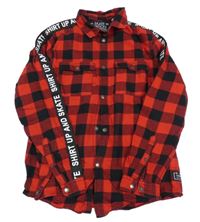 Červeno-čierna kockovaná košeľa s nápismi C&A