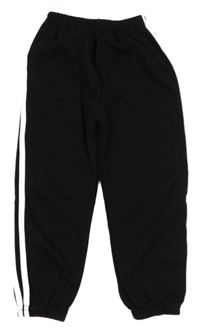 Černé tepláky s pruhem 