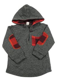 Sivo-červená mikina s nášivkami a kapucňou