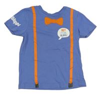 Modrofialové tričko s motýlkem a tištěnými kšandami a nápisy - Bavič Blippi George