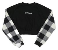 Čierno-biela crop mikina s nápisom a kockovanymi rukávy Shein