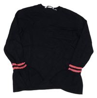 Tmavomodrý ľahký sveter s růžovými pruhy na rukávech