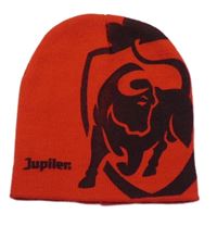 Červená čepice s býkem