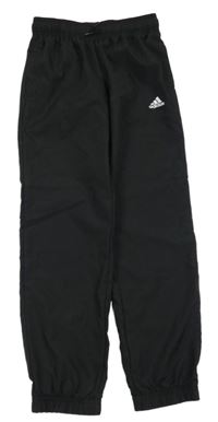 Černé šusťákové kalhoty s logem Adidas 