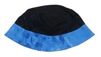 Černo-modro-bílý vzorovaný šusťákový klobouk PEP&CO