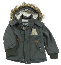 Tmavošedá šusťáková zimní bunda s písmenkem a kapucí TQF