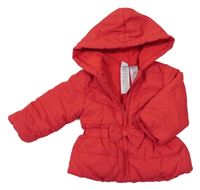 Červená prošívaná šusťáková pod/zimní parka s mašlí a kapucí Little Me