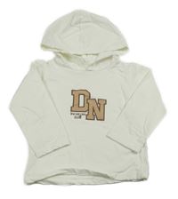 Bílé triko s písmeny a kapucí 