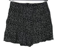 Dámské černo-bílé vzorované sukňové kraťasy New Look 
