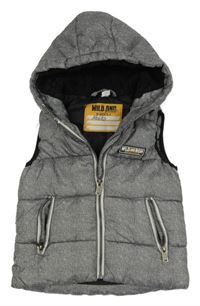 Sivá melírovaná šušťáková zateplená vesta s nášivkou a kapucňou Dopodopo