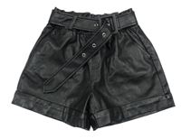 Černé koženkové kraťasy s páskem RIVER ISLAND
