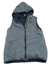 Modrá melírovaná prošívaná šusťáková zateplená vesta s nášivkou a kapucí YIGGA