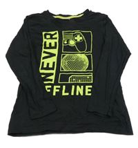 Čierne tričko s ovladačem a nápisom Y.F.K.