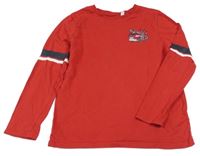 Červené tričko s hasiči a pruhmi C&A