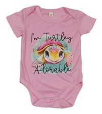 Svetloružové body so korytnačkou