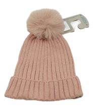 Nové - svetloružová rebrovaná čapica so trblietkami a brmbolcom PRIMARK