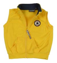 Žltá fleecová vesta s nášivkou converse