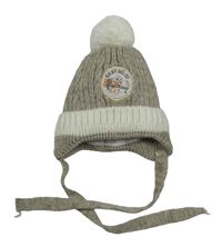 Hnědo-smetanová vlněná čepice s nášivkou a bambulí