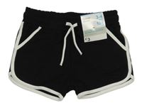 Nové - čierne teplákové kraťasy s bílým lemem Primark
