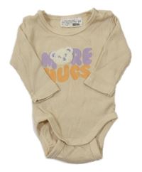 Béžové rebrované body s nápisom a medvedíkom Ergee