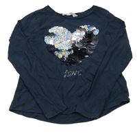 Tmavomodré tričko so srdcem z překlápěcích flitrů H&M