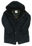 Černý zimní kabát s kapucí 