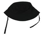 Černý plátěný klobouk