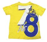 Žluté tričko s číslem 