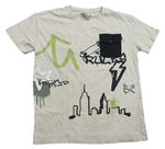 Béžové tričko s grafitti a kapsou Matalan