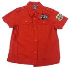 Červená košile s praporky a formulí H&M