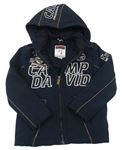 Tmavomodrá softshellová bunda s logem a nášivkami a kapucí Camp David