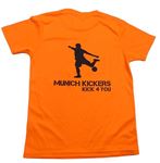 Neónově oranžové športové tričko s fotbalistou